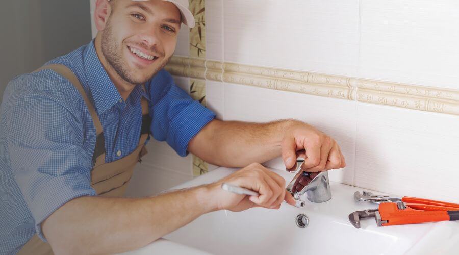 Professional clogged drains services in Monroeville, IN